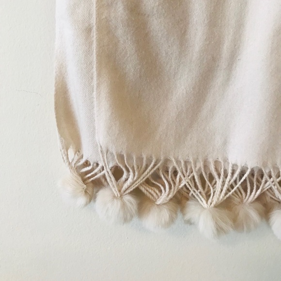 Cream soft scarf - Picture 4 of 7